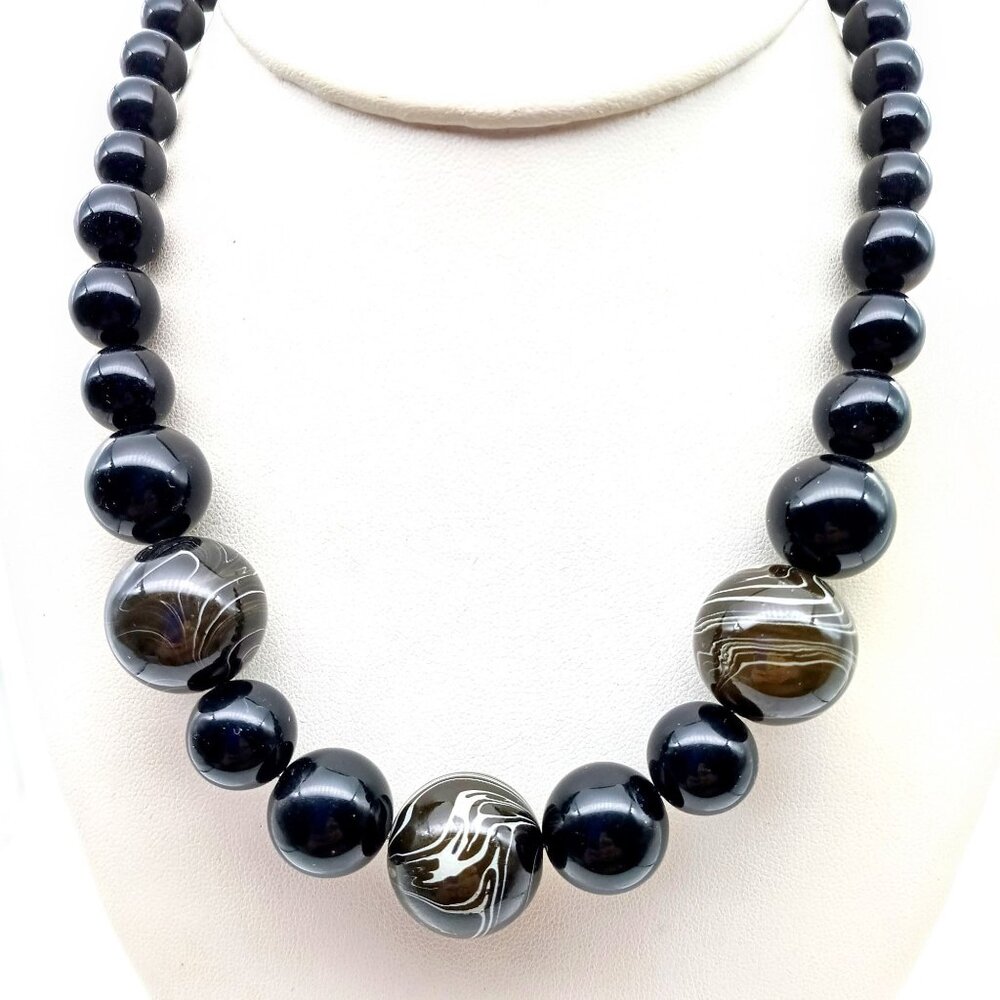 Chic Vintage Black Necklace, Basic Retro Graduated Lucite Strand with Three Larg